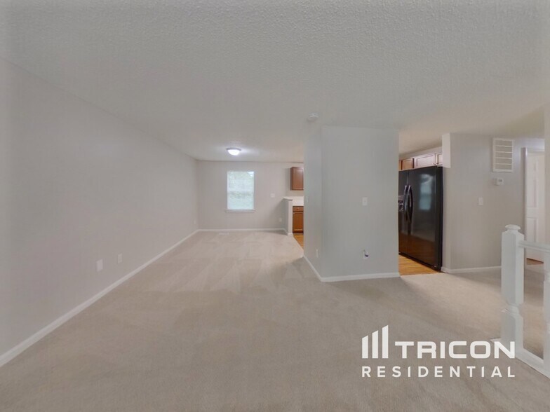 Building Photo - 2305 Valleyview Dr