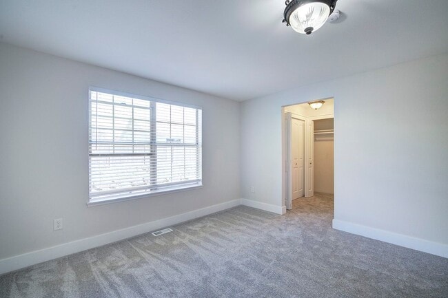 Building Photo - 3Bd/2.5Ba Kent House