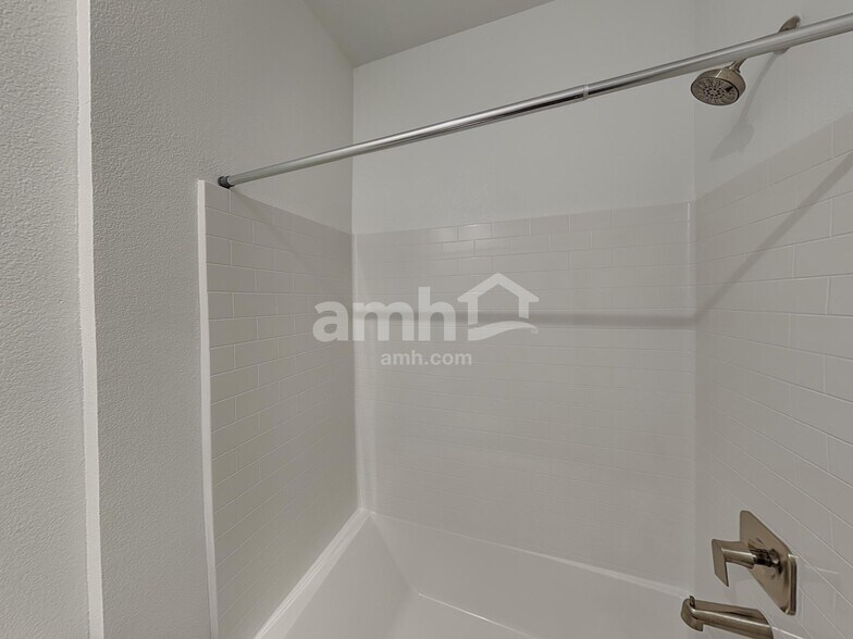 Building Photo - 642 N Water St