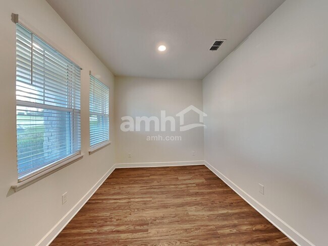 Building Photo - 221 Crestrun Loop