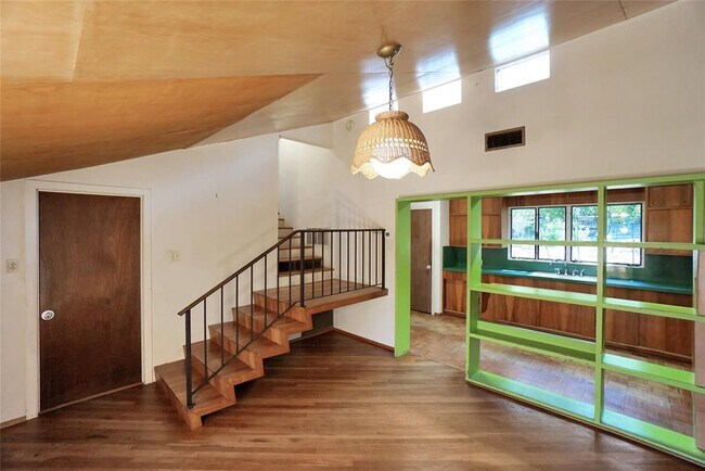 Building Photo - 1806 Alta Vista Ave