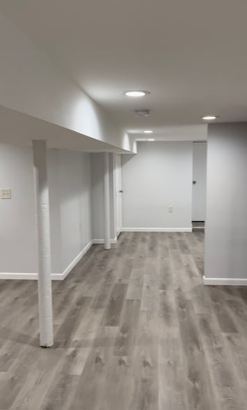 Building Photo - 285 Pearsall Ave