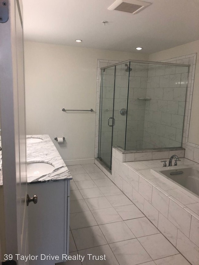 Building Photo - 39 Taylor Dr