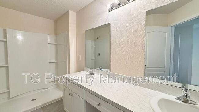Building Photo - 124 Pasadena Dr