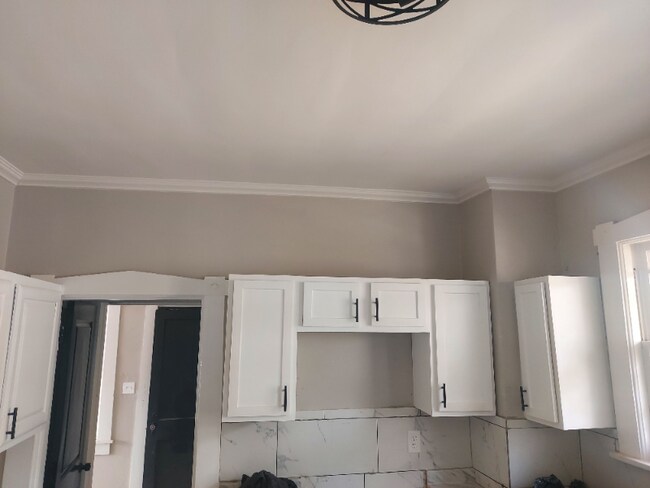 Building Photo - 1553 E McLemore Ave