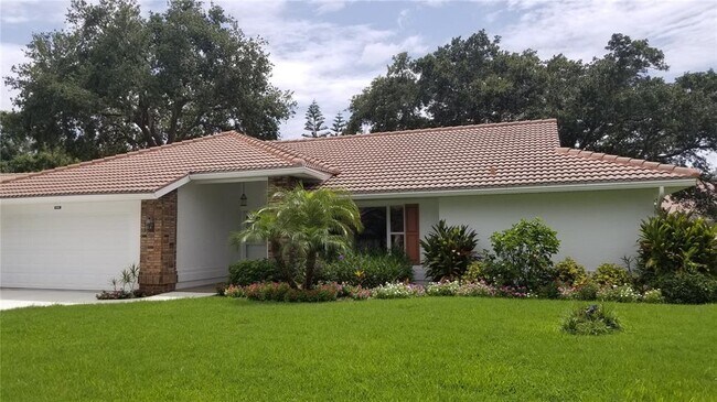 Primary Photo - 5810 Garden Lakes Majestic