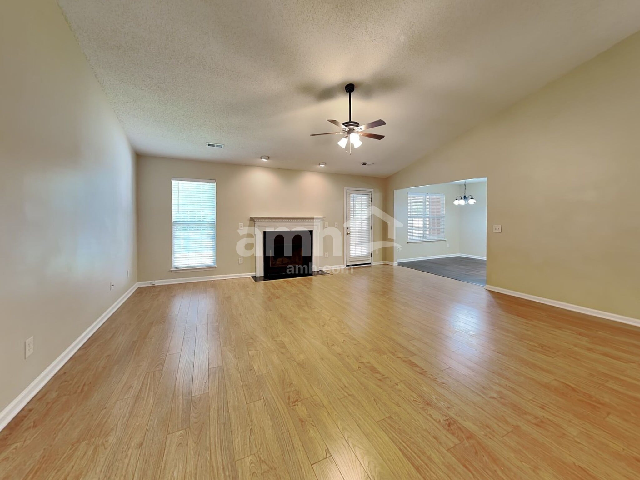 Building Photo - 555 Whistling Swan Dr