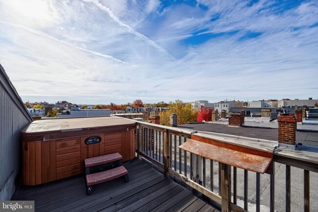 Building Photo - 1000 Park Rd NW