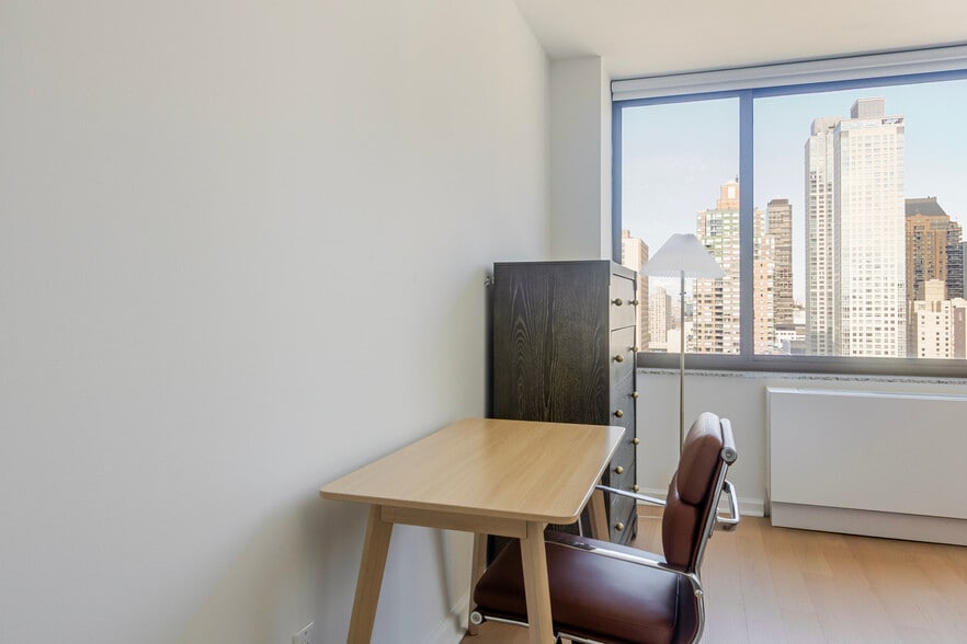 Building Photo - 500 W 56th St