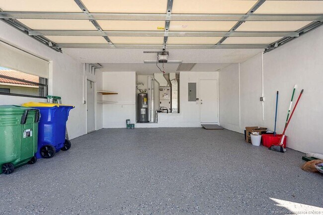 Building Photo - 2386 SW Creekside Dr