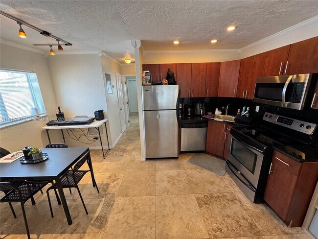 Building Photo - 1856 NE 46th St