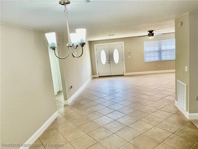Building Photo - 1409 Palm Way