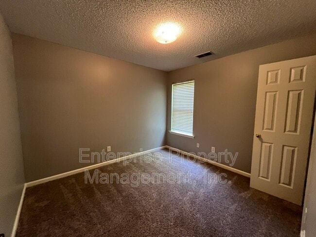 Building Photo - 1096 Sunstar Dr