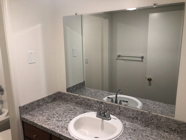 Building Photo - Total Remodel! Two Bedroom Duplex in North Salem