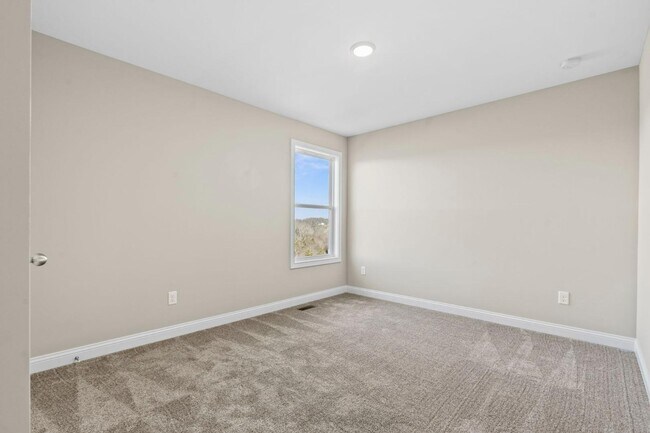 Building Photo - 933 Camden Ct