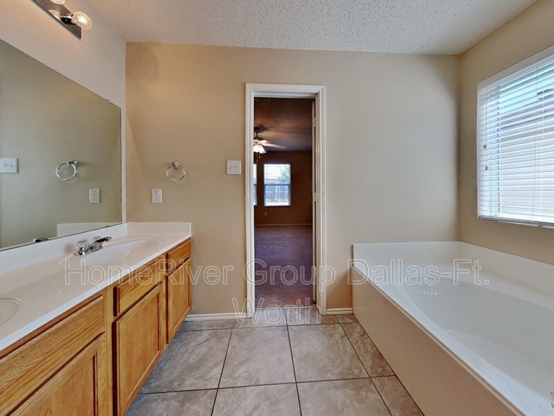 Building Photo - 9952 Thomas Jefferson Dr