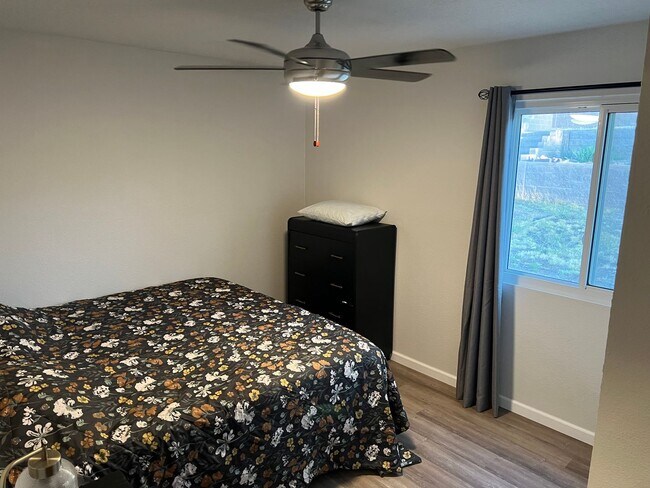 Building Photo - RIO RANCHO-VISTA HILLS