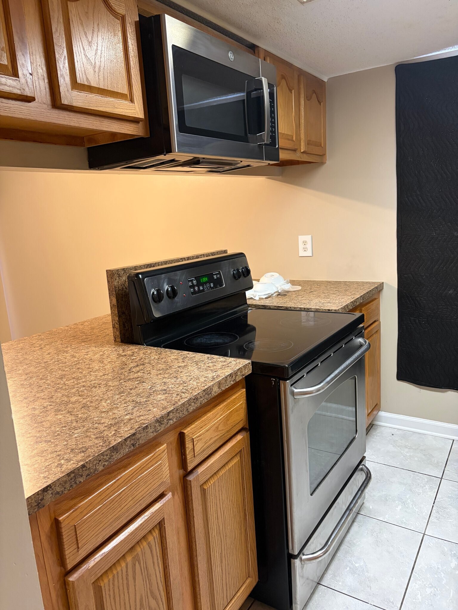 Building Photo - 708 Vouray Dr