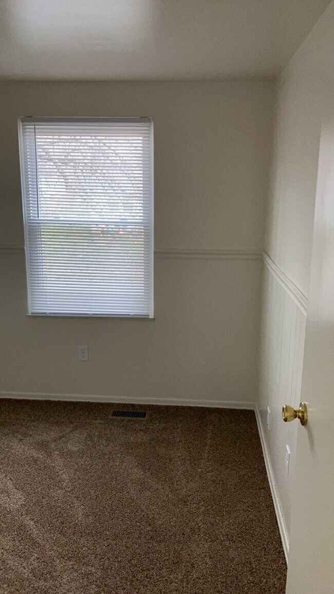 Building Photo - 105 Woodard Dr