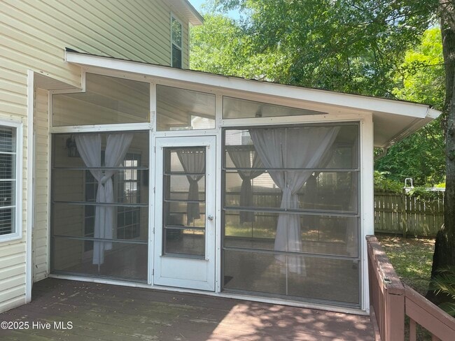 Building Photo - 151 Bayshore Dr