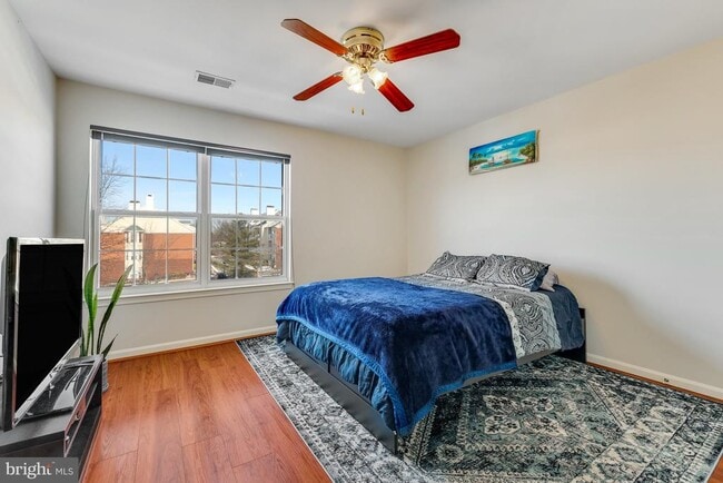 Building Photo - 521 Constellation Square SE