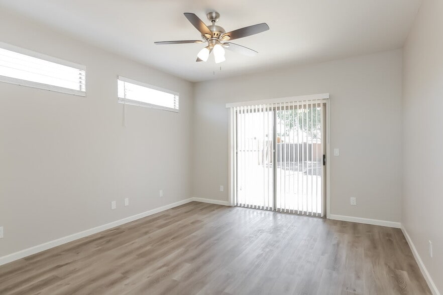 Building Photo - 1211 E Winter Dr