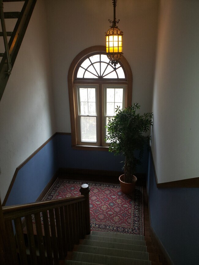 Building Photo - 2216 Garfield Ave