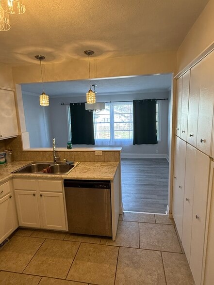 Building Photo - 3212 S Palmer St