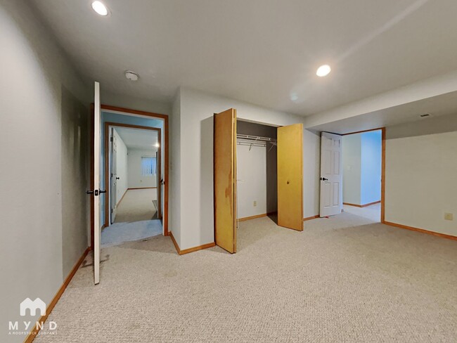 Building Photo - 6065 Fescue Dr