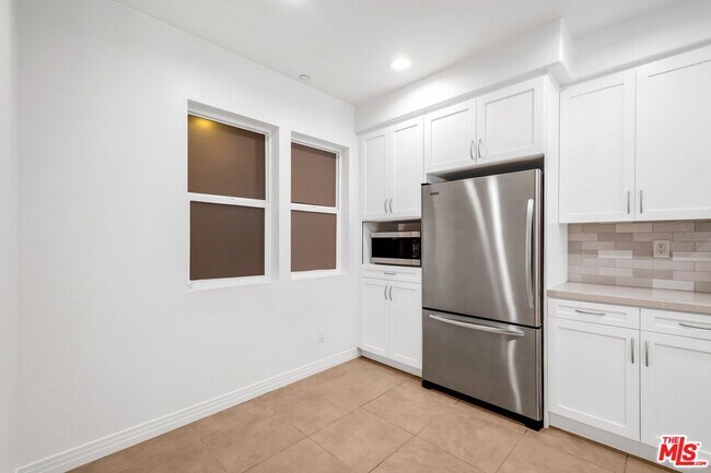 Building Photo - 7100 Playa Vista Dr