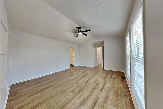 Building Photo - 778 Summer Dr NW