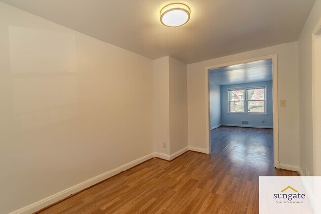 Building Photo - 751 Yale Ave