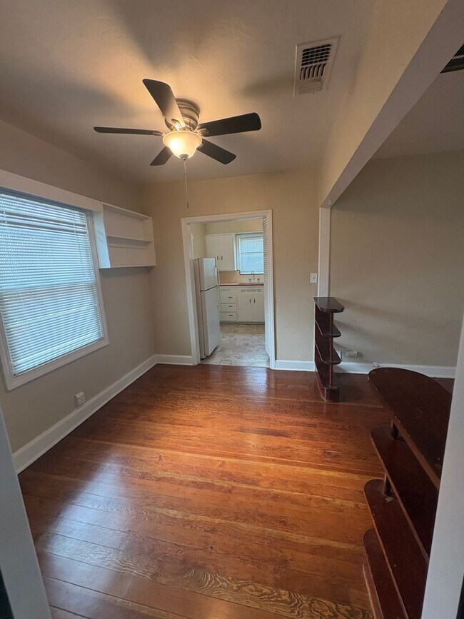 Building Photo - Fully Renovated 3 bed, 2 bath Home