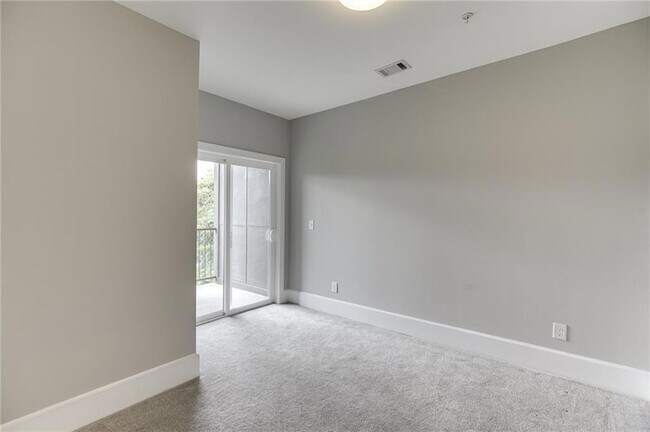Building Photo - 456 Parkway Dr NE