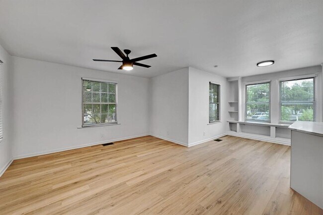 Building Photo - 2305 Longview St