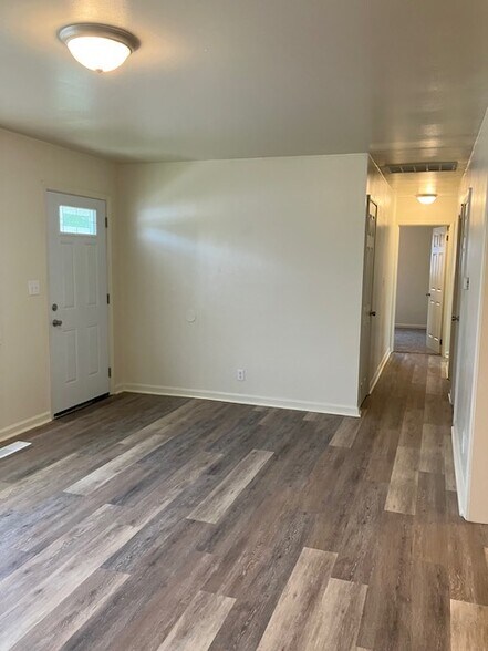 Building Photo - 2017 N Sterling Ave