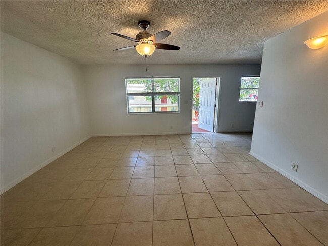 Building Photo - 305 NE 16th St