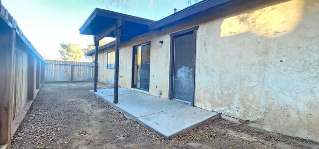 Building Photo - SUN421