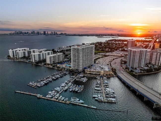 Building Photo - 7601 E Treasure Dr