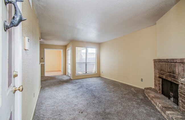 Building Photo - 9000 Bissonnet St