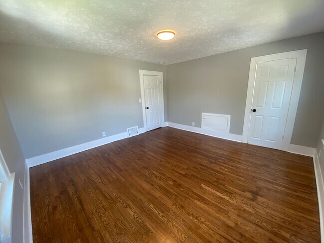 Building Photo - Fully Remodeled 3Bedroom House!