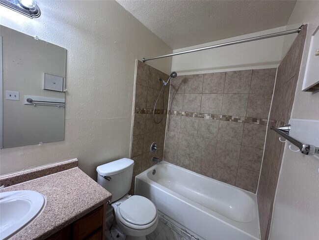 Building Photo - 9700 Leawood Blvd