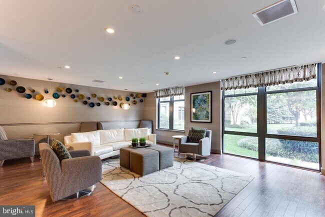 Building Photo - 1021 N Garfield St