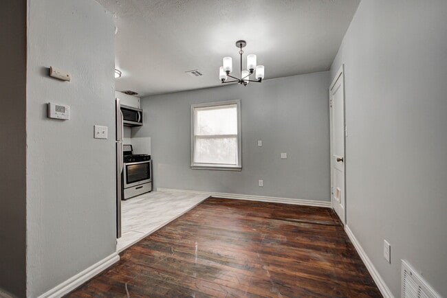 Building Photo - 1110 W Apache St