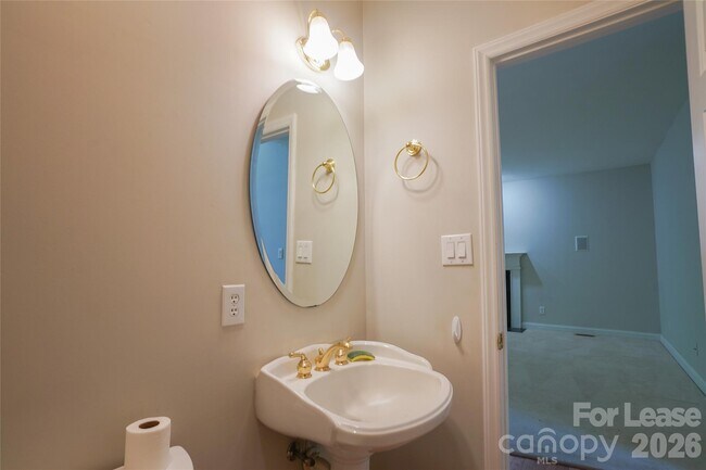 Building Photo - 3552 Weddington Oaks Dr