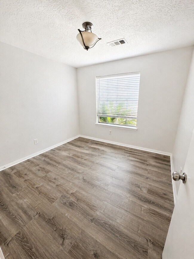 Building Photo - 20834 Beech Tree Dr