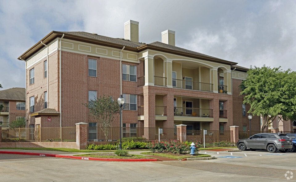 Primary Photo - Elate Royal Oaks