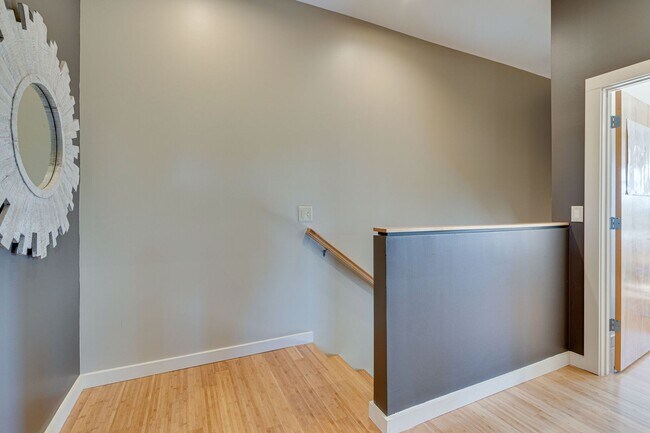 Building Photo - Stunning unfurnished 3BR/2.5BA Condo in Prime Belmont/Vanderbilt Location!