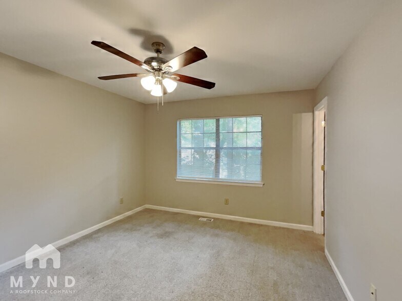 Building Photo - 4020 Hudson Dr