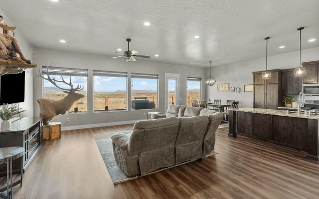Building Photo - Gorgeous 4 Bedroom Home Surrounded by the Desert Landscape of Southern Utah